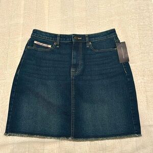 Tommy Hilfiger Women’s Denim Skirt Size 6 Brand new w/ tag Amazing condition
